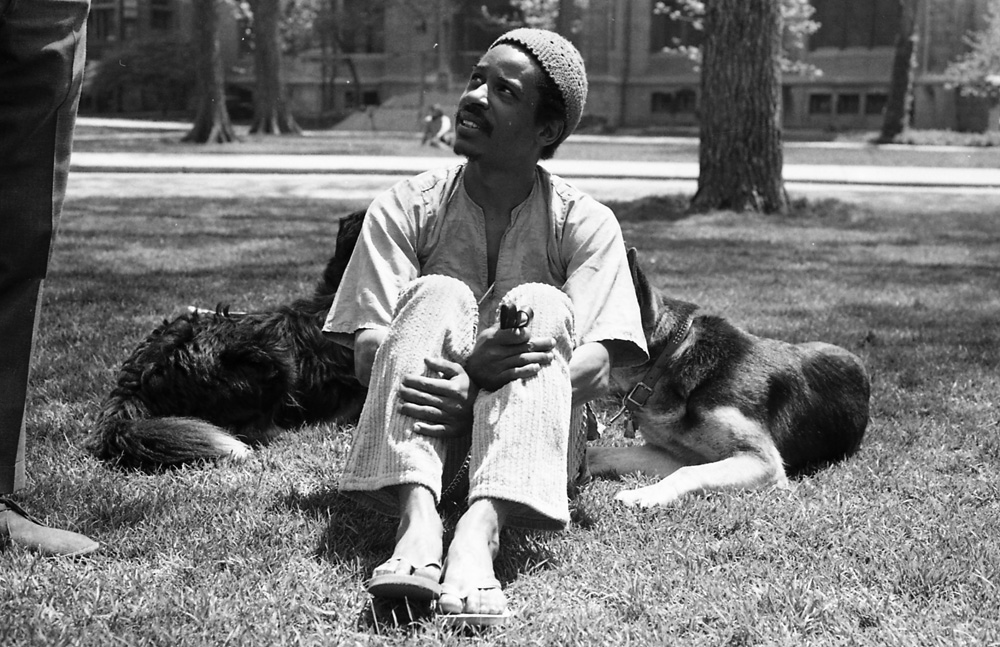 steinbeckpaul's tweet image. Roscoe Mitchell listening to Famoudou Don Moye and Steve McCall perform at @UChicago, May 19, 1972. Photo by Frank Gruber.
#aacm #artensembleofchicago #creativemusic #experimentalmusic #greatblackmusic #southside