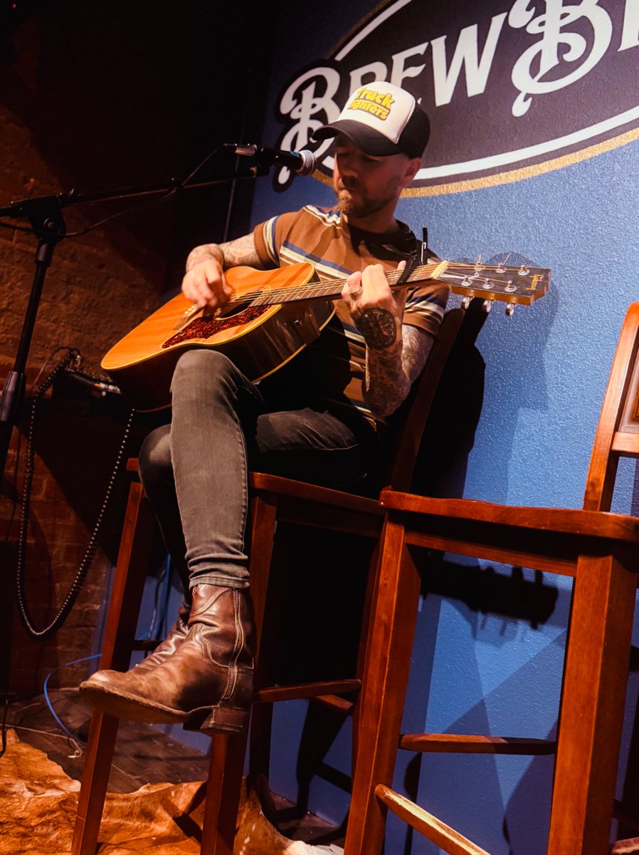 I’ll be sharing a stage with Brayden Stewart at BrewBirds in Quinlan, TX tomorrow at 1:00pm. We’ll be swapping songs and telling stories, so come on by!
.
.
.
#brandoncallies #indieinfusedamericana #singersongwriter #altfolk #yallternative