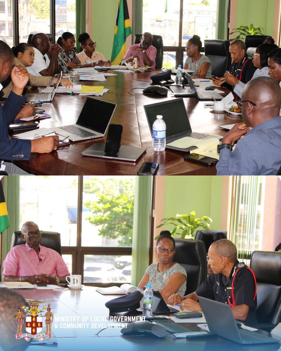 LocalGovJa's tweet image. Hon. Desmond McKenzie convened a meeting with the heads of our affiliate agencies to properly strategize and coordinate the way forward, as it relates to Human Resources, building infrastructure and funding following the passage of Hurricane Melissa. #LocalGovAtWork