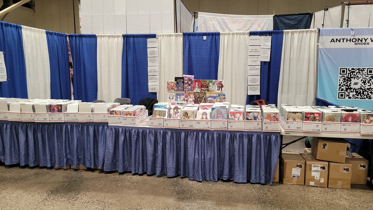 hendane's tweet image. Come see us at AniRevo Toronto this weekend! Booth 316! Come get that doujin!