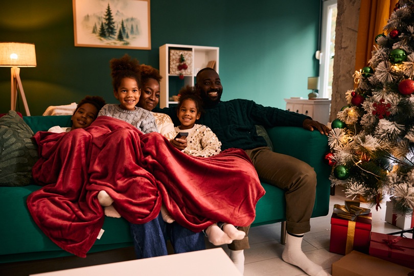 There’s nothing better than snuggling up with family and putting on a film to embrace the seasonal mood. Here are our favourite old school holiday movies:

savvymom.ca/article/merry_…