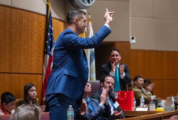 TheHowlLine's tweet image. ATTENTION LOBO NATION:
Can we take a moment to appreciate  OUR amazing athletic director Fernando Lovo ( @flovom )?

This man has completely transformed UNM Athletics. The culture. The energy. The belief. The standard.

Everything we feel right now, the momentum, the pride, the…