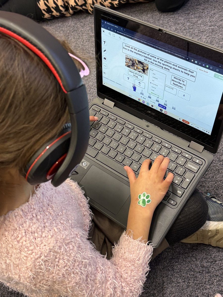 ManorParkSchSM1's tweet image. This week, our amazing Year 2 scientists turned into nature detectives! 🕵️ 🔬 They were busy exploring the incredible features of animals and plants, figuring out the perfect habitats they call home and how they’ve adapted to thrive there. #WeAreLEO #MPPAScience