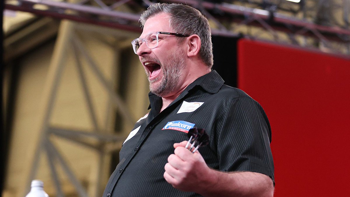 UnicornDarts's tweet image. ⚙️⚫️ WADE WINS ⚙️⚫️

It&apos;s a typically Wadey performance from James, as he triumphs 6-3 over Mickey Mansell.

He landed two ton plus checkouts, and hit 50% of his doubles in victory. 

Glorious, @JamesWade180 👏

#TeamUnicorn #ForEveryPlayer