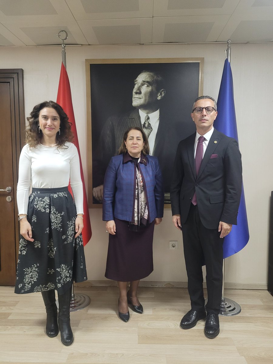 T.C. Aile ve Sosyal Hizmetler Bakan Yardımcımız Sayin Sevim Sayim Madak'a ziyaretlerinden dolayı tesekkurler