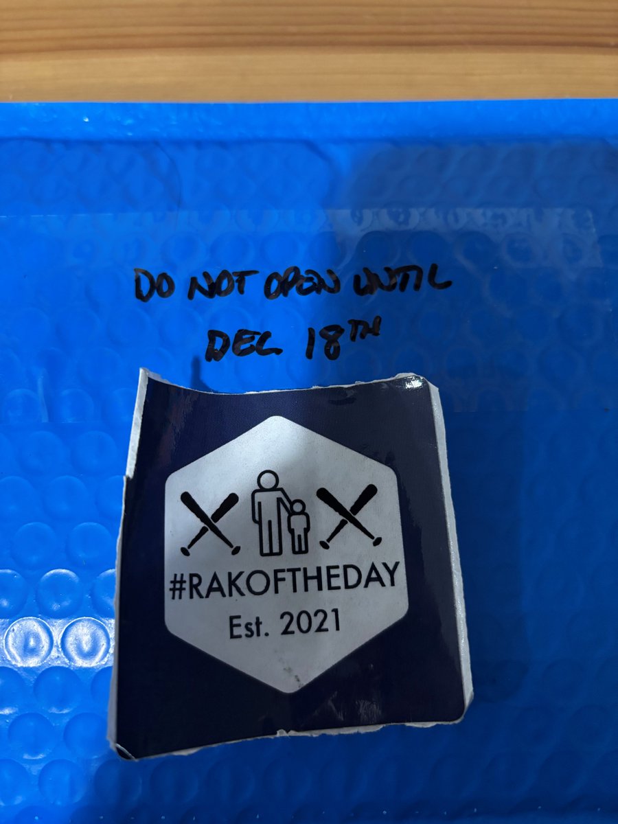 eshecker's tweet image. It's been an amazing year for #RAKoftheDAY, and there have been many individuals that have helped make it such a fantastic hobby community. Thank you to @_shrek13 for being one of those individuals and I hope you enjoy your Christmas RAK. Thank you!