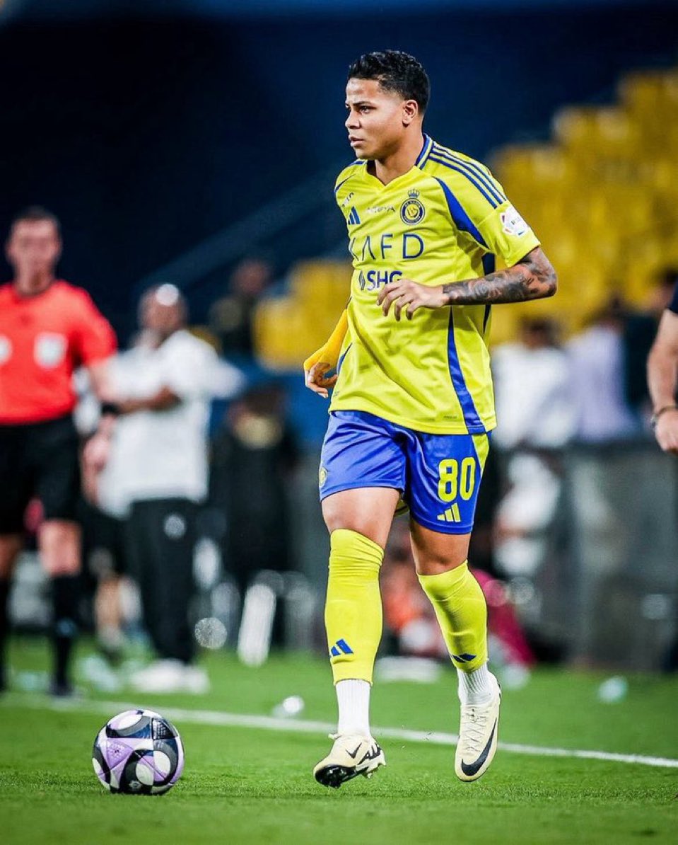 بديل ويسلي اي مركز ؟ 
طيب بخروجه يبقى ٣ خانات للمواليد للنصر خسرنا بطولتين بسبب عدم اهتمامهم وهل راح تستمرون في عدم جلب المواليد وجعل النصر اقل من غيره 
المواليد للاسف للان مب مستوعبين اهميتهم من بدايه القرار وانا مركز عليهم
<a href="/simaocoutinho/">Simão Coutinho</a> 
<a href="/JVSemedo/">José Semedo</a> 
<a href="/a_aalmajed/">عبدالله الماجد</a> 
<a href="/kalmalik65/">خالد وليد المالك</a>