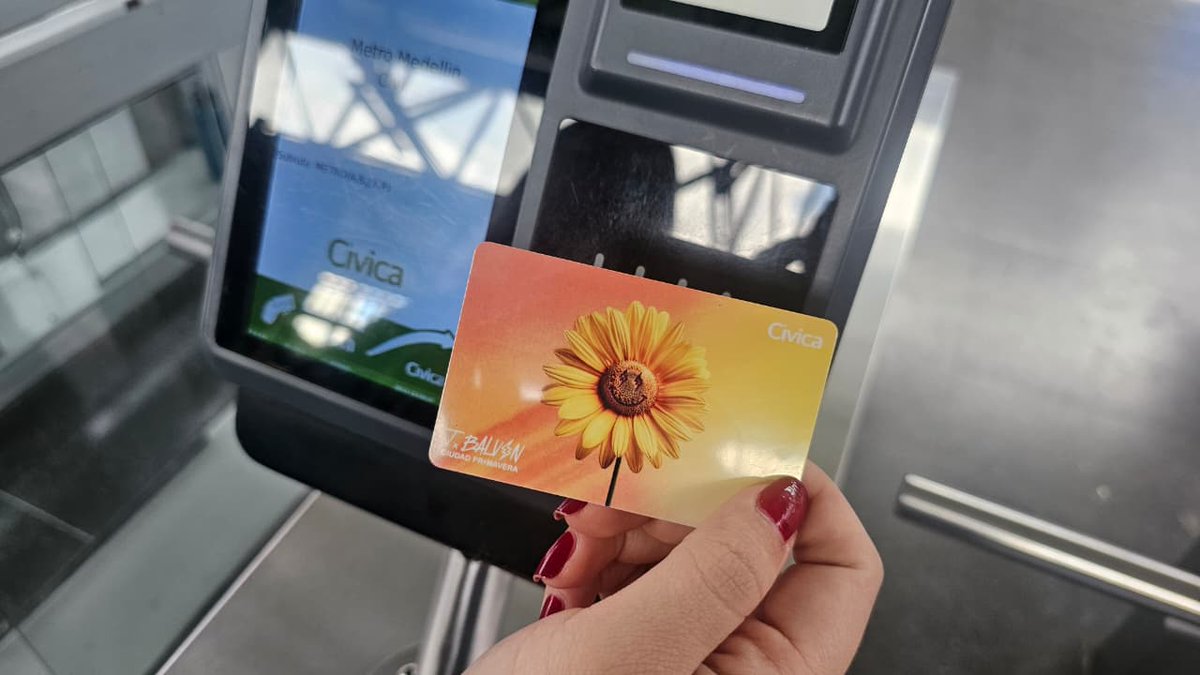 metrodemedellin's tweet photo. ¡𝒀 𝑳𝒊𝒌𝒆 𝑰𝒕  la nueva #Cívica 💳 de @JBALVIN 🎤!

Con lo 🎵𝑩𝒐𝒏𝒊𝒕𝒂 🤩 se afianzará nuestra 𝑹𝒆𝒍𝒂𝒄𝒊𝒐𝒏.🎶

Adquiérela desde el lunes 24 de noviembre en los puntos de venta de las siguientes estaciones para que viajes 𝑪𝒐𝒏 𝒂𝒍𝒕𝒖𝒓𝒂.

Aquí las condiciones.👇 https://t.co/FH28Ah63pm