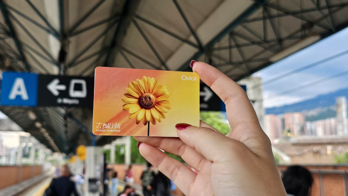 metrodemedellin's tweet photo. ¡𝒀 𝑳𝒊𝒌𝒆 𝑰𝒕  la nueva #Cívica 💳 de @JBALVIN 🎤!

Con lo 🎵𝑩𝒐𝒏𝒊𝒕𝒂 🤩 se afianzará nuestra 𝑹𝒆𝒍𝒂𝒄𝒊𝒐𝒏.🎶

Adquiérela desde el lunes 24 de noviembre en los puntos de venta de las siguientes estaciones para que viajes 𝑪𝒐𝒏 𝒂𝒍𝒕𝒖𝒓𝒂.

Aquí las condiciones.👇 https://t.co/FH28Ah63pm