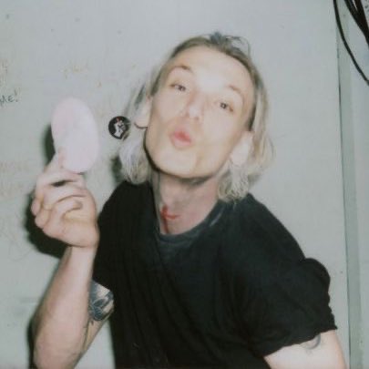 CREELSLUT's tweet image. someone cast them as siblings NEOW