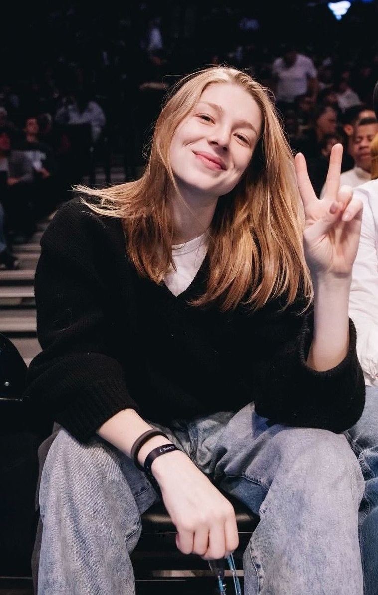 CREELSLUT's tweet image. someone cast them as siblings NEOW