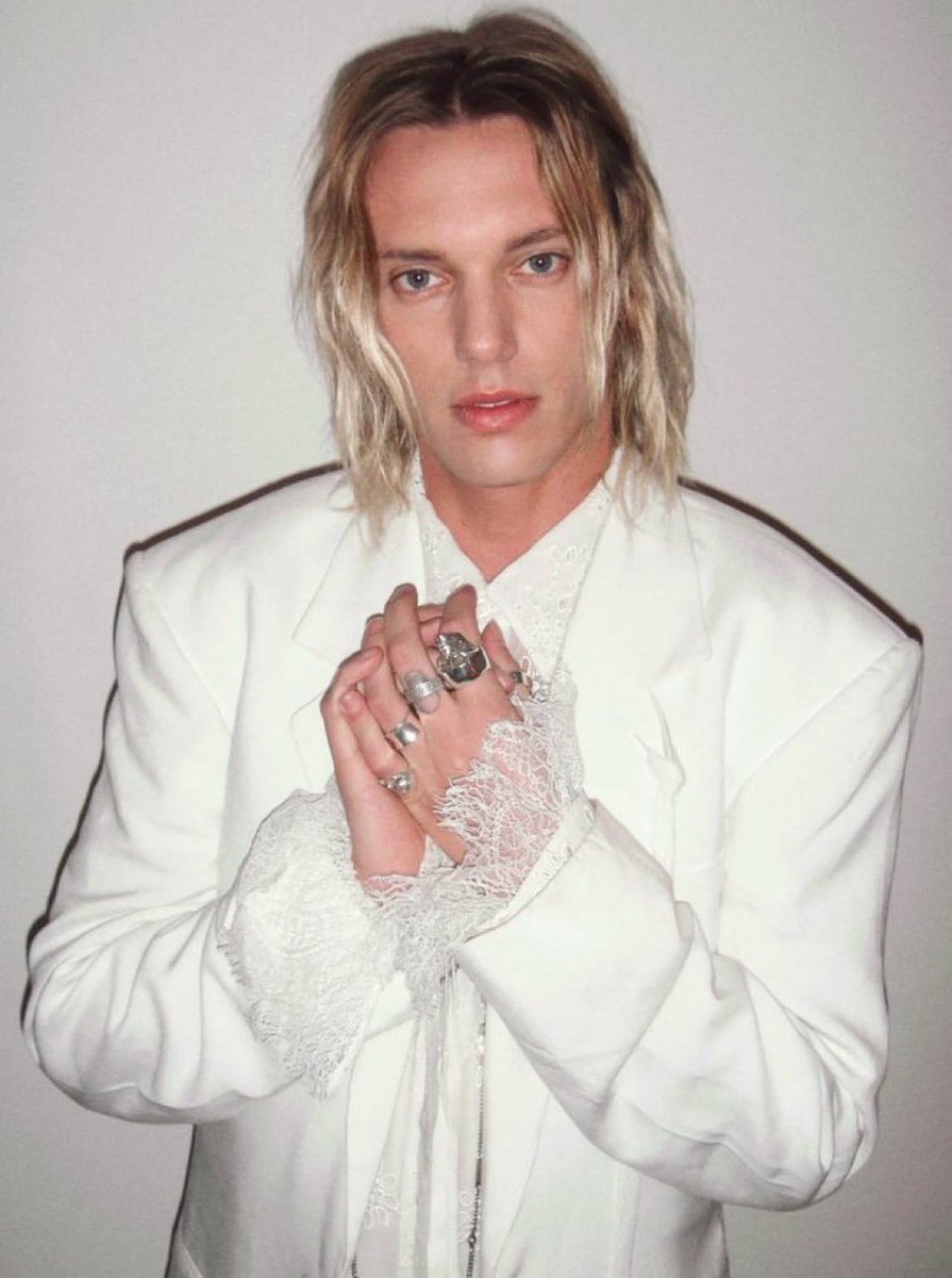 CREELSLUT's tweet image. someone cast them as siblings NEOW