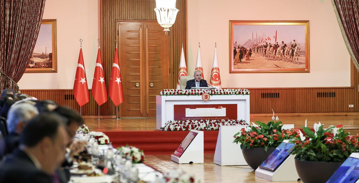 serbestiyetweb's tweet image. Komisyon&apos;un İmralı&apos;ya gidiş oylamasında kim ne oy verdi? Kimler oylamaya katılmadı?

❌Ret verenler:

Zekeriya Yapıcıoğlu (HÜDA PAR)
Önder Aksakal (DSP)
Haydar Altıntaş (DP)

😐Çekimserler:

Bülent Kaya (Saadet)
Mustafa Bilici (Gelecek)

👥Bugünkü toplantıya katılmayanlar

Kürşad…