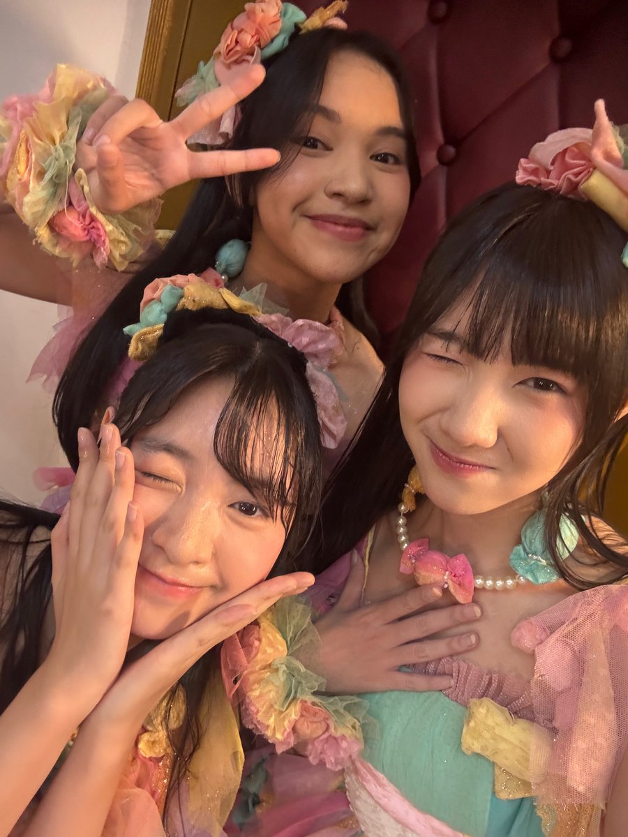 JE_JemimaJKT48's tweet image. terimakasih banyak buat kira kira girls hari inii 🥹🥹🥹!!!! seneng bgt bgt bgt 💞💞💞 sukaaa gaaakkk?? semoga suka yaaak MAACI MAACI BANYAK LOP LOP🍬🍭🍭🍭 muahhhh