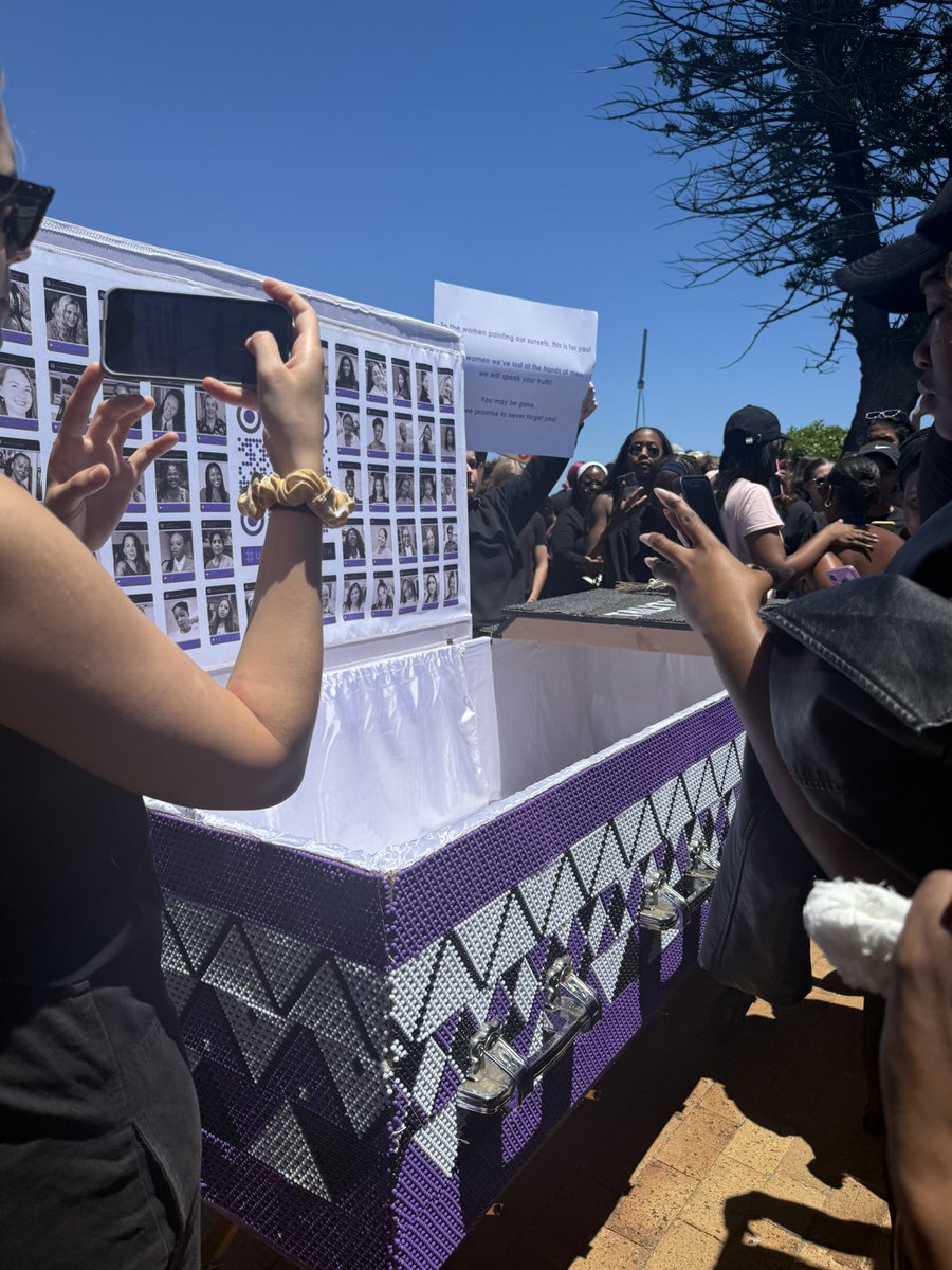 MbasaBalisa's tweet photo. From Seapoint to Watefrontπππ
#womanforchange
#GBVawareness https://t.co/PWU2vJyIdv