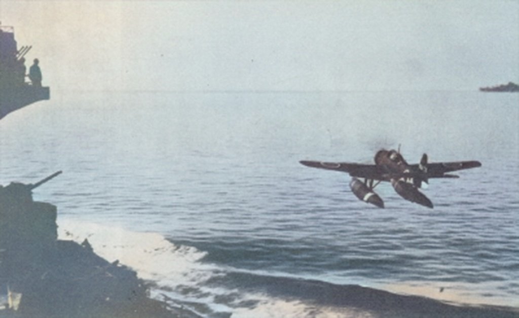 ＃日本海軍
航空戦艦日向にて行われた瑞雲の射出訓練の様子