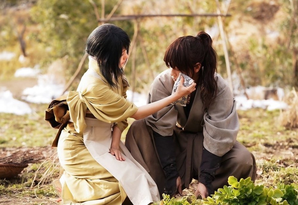 Jun777takeru's tweet image. やっぱりいい
#るろうに剣心最終章theBeginning

思わず脱いた刀
うつむいてつぶやいた約束
手を取って駆け出した夜

小さな小屋で暮らす日々
美味しそうに食べる横顔

彼女を抱き寄せて
新しい時代がきたら人を守りたいと
自分が奪ったとも知らず
幸せを守り抜くと

守り抜く、と

#佐藤健
#有村架純