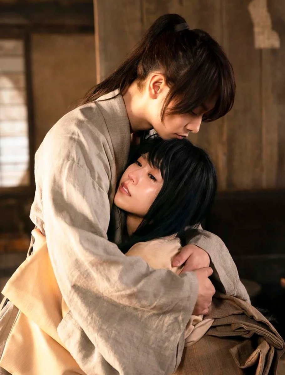 Jun777takeru's tweet image. やっぱりいい
#るろうに剣心最終章theBeginning

思わず脱いた刀
うつむいてつぶやいた約束
手を取って駆け出した夜

小さな小屋で暮らす日々
美味しそうに食べる横顔

彼女を抱き寄せて
新しい時代がきたら人を守りたいと
自分が奪ったとも知らず
幸せを守り抜くと

守り抜く、と

#佐藤健
#有村架純