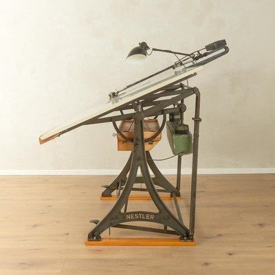 core77's tweet image. In 20th century Germany, Franz Kuhlmann was an industrial equipment manufacturer. Nestler was a company that made drafting boards. In the 1950s, the two companies… core77.com/posts/139432/A… #MidCentury #DraftingTable #IndustrialDesign #VintageFurniture #AntiqueReseller