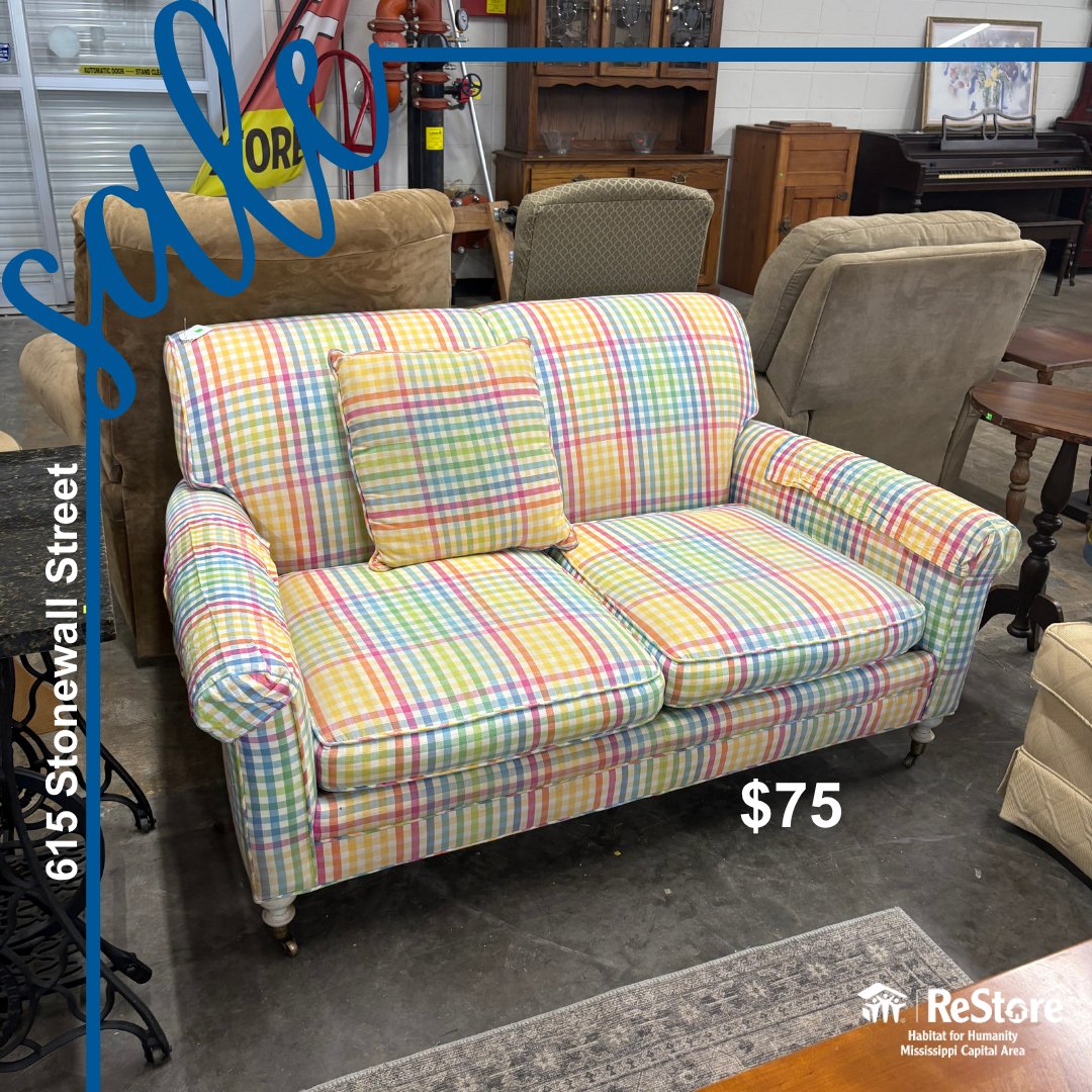 HabitatMCA's tweet photo. 🛋️ Add a pop of color to your space! 🌈 This fun loveseat is perfect for a dorm, apartment, or cozy corner — and it’s waiting for you at the Habitat ReStore. 💚 #ReStoreFinds #HabitatReStore https://t.co/hVcIzXIZxj