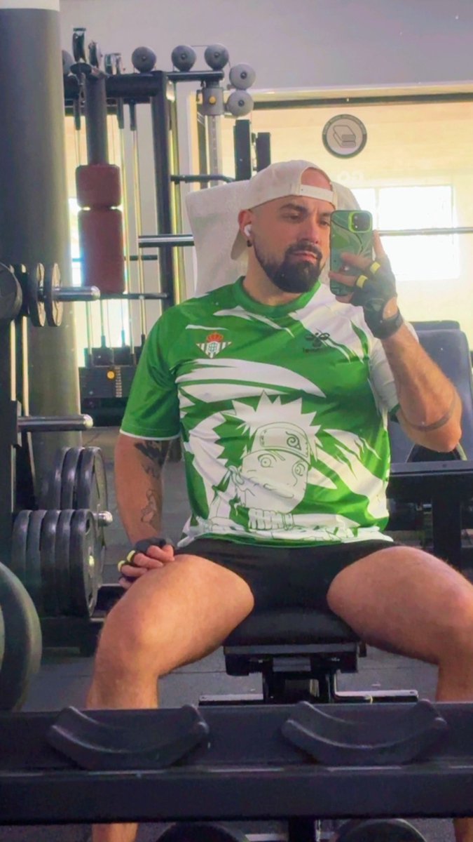 Performando heterosexualidad y otakismo por partes iguales ⚽️ 🇯🇵
