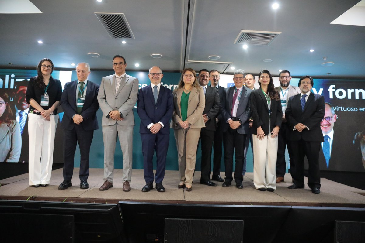 MTPE_Peru's tweet photo. #NotaInformativa ¡Seguimos impulsando la formalización! El ministro Fernández participó en “Crece y Formaliza”, organizado por la Unión Europea a través del Proyecto Perú Social, junto a #IILA, #Giz y #AVSI. https://t.co/ITMPt1cWfi