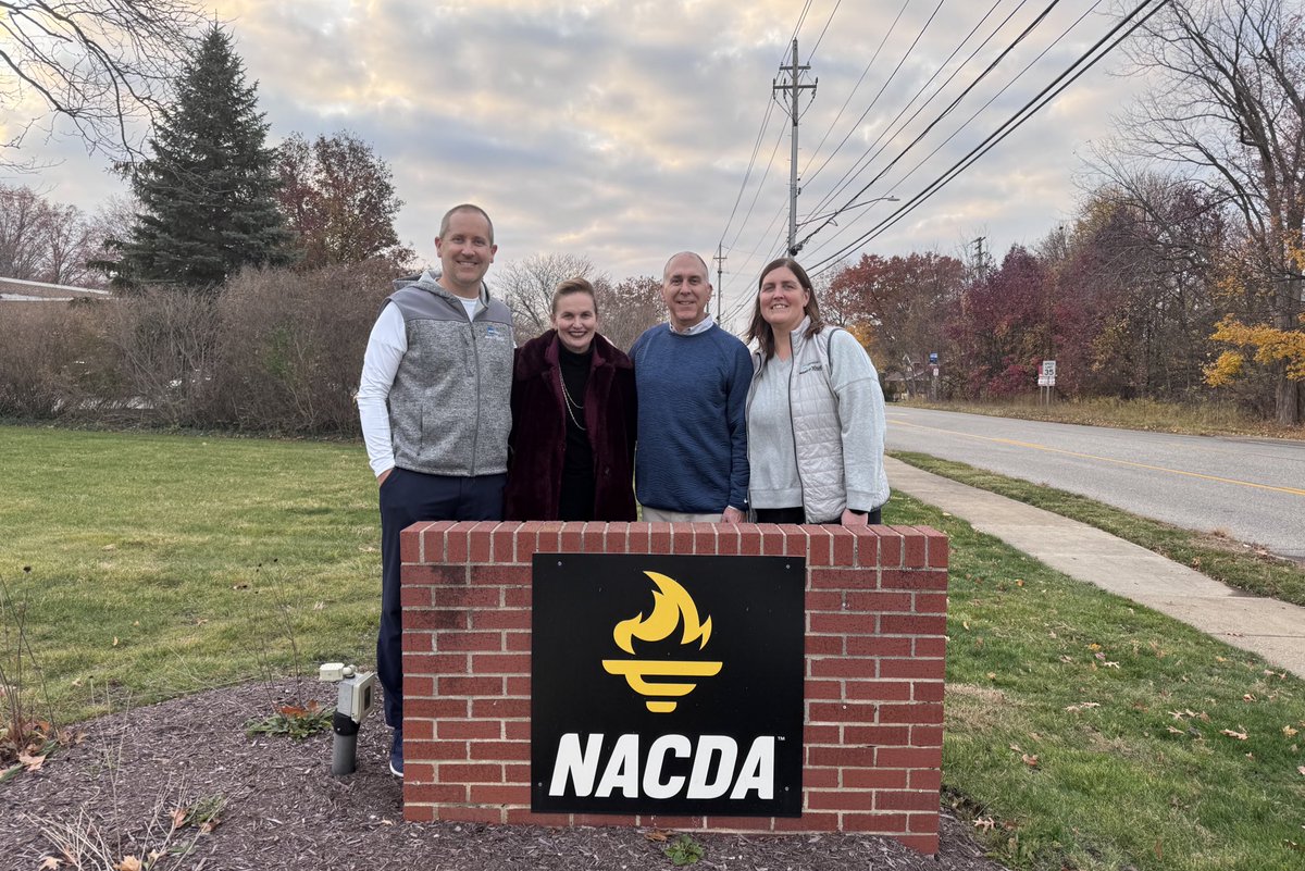 NACDA's tweet image. When #MACtion brings our members to World HQ &amp;gt;&amp;gt;&amp;gt;
Thanks for visiting, @AmyFolan!
@CMUAthletics #FireUpChips 🔥🙌