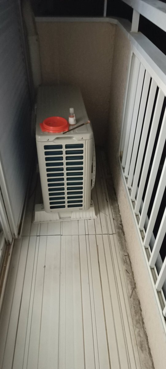 MASSAN_Tech's tweet image. モデロケのエンジンぶっ放したところです
部屋の中で換気して作業するより外でやるほうがいいことに気づいた