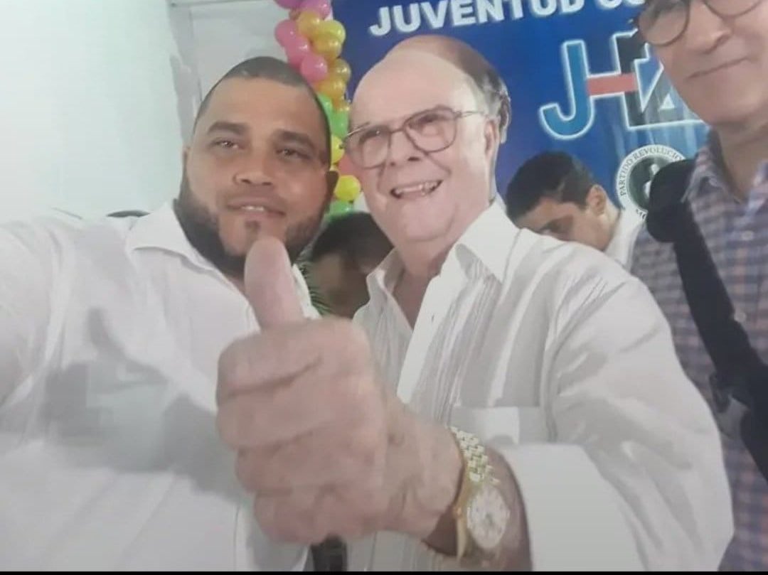 marizan_rafael's tweet photo. Dejaré este NARCO del PRM por aquí y me iré muy, pero muy lentamente 🙄👇🏾
#PRMNarcoPartido 👃🏾 https://t.co/rBapx7rzUm