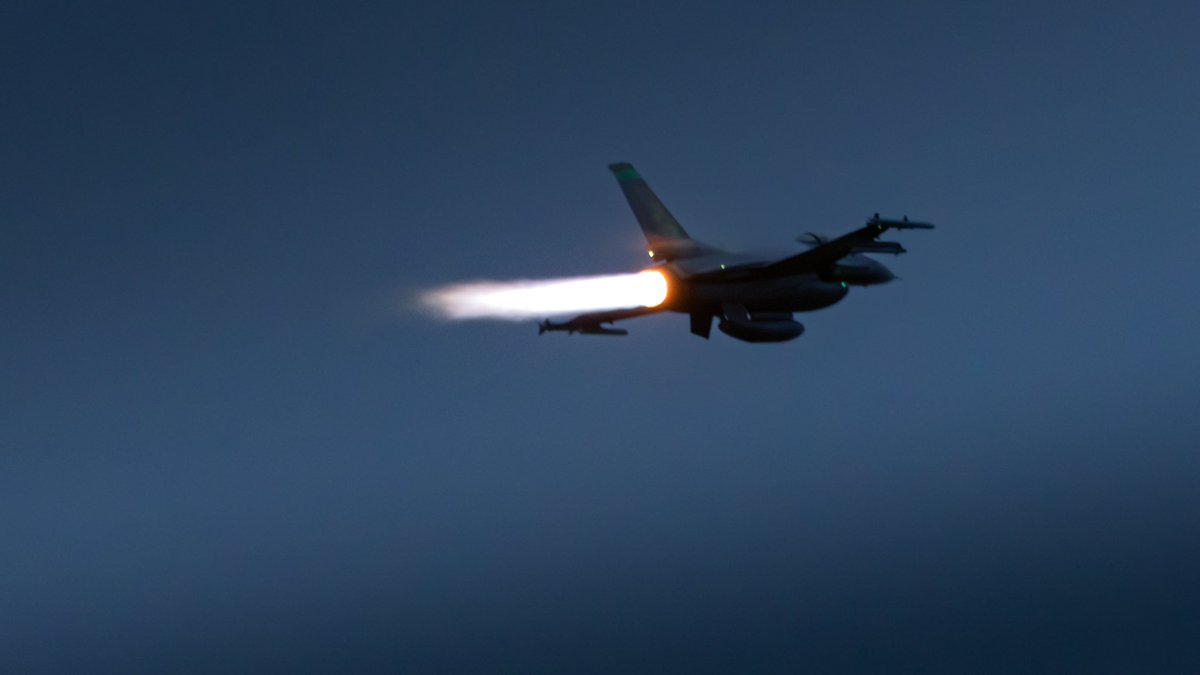 LukeArcher7's tweet photo. Always a rush catching the Stingers at night. Last night did not disappoint! 
@JayBerschback @180thFW https://t.co/wXWJWRorEY