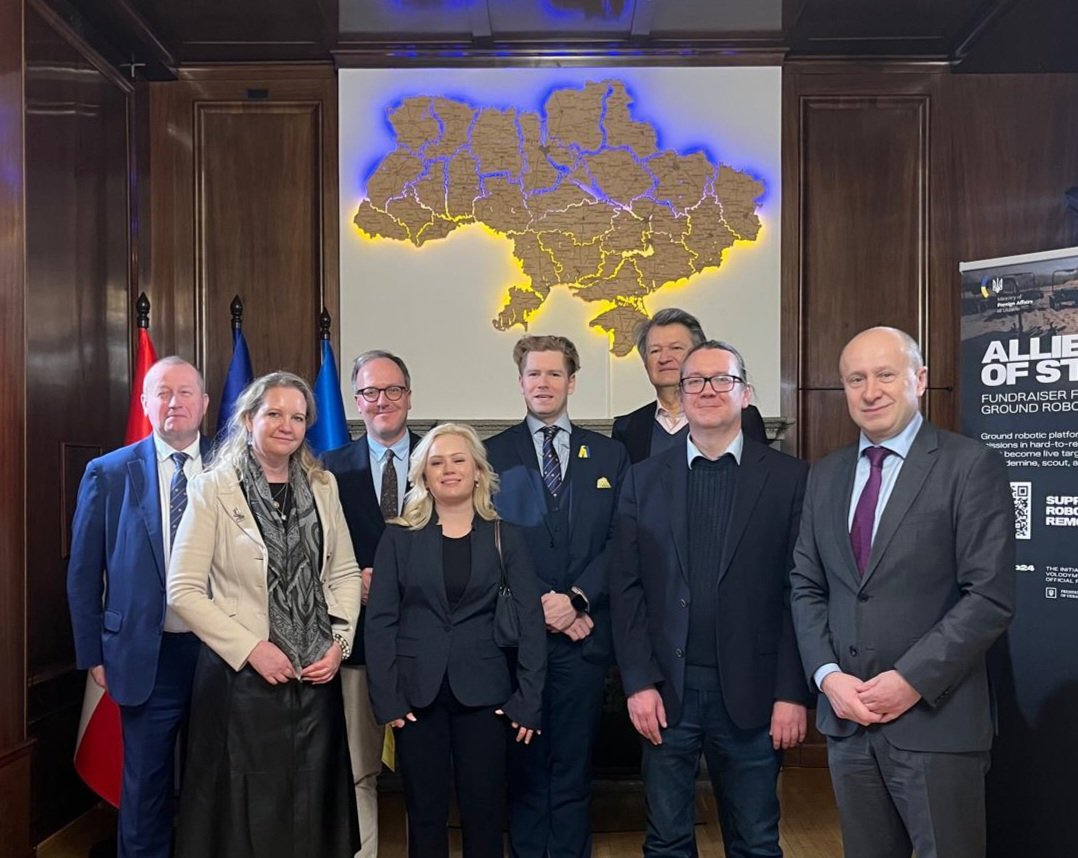 paneuropa_at's tweet image. Am 21. November 2013 begannen die &quot;EuroMaidan&quot;-Proteste, aus denen die „Revolution der Würde“ wurde. 

Präsident Viktor Janukovich hatte sich auf Druck des Kreml geweigert, das EU-Assoziierungsabkommen zu unterzeichnen und reagierte auf Proteste mit Gewalt.

Zum Jahrestag wurde…