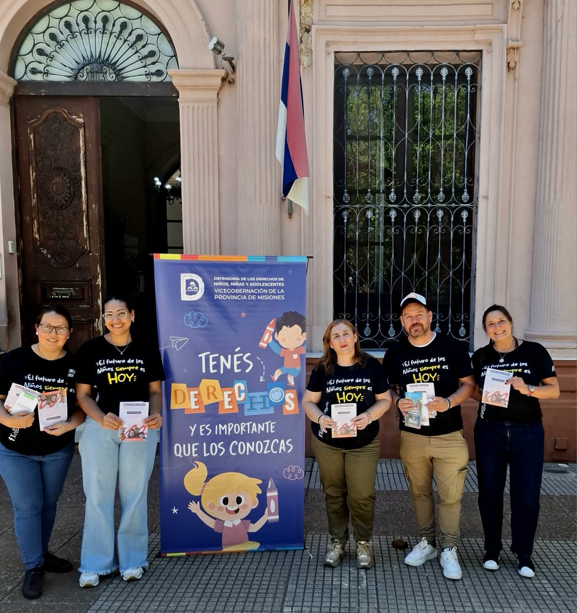 A 36 años de la convención y finalizando la semana de la prevención del abuso sexual contra niños, niñas y adolescentes. Realizamos una jornada de concientizacion en la plaza junto a los organismos del sistema de protección 🙌🏻❤️
<a href="/rossanafranco__/">Rossana Franco</a> <a href="/vicegobmisiones/">Vicegobernación Misiones</a>