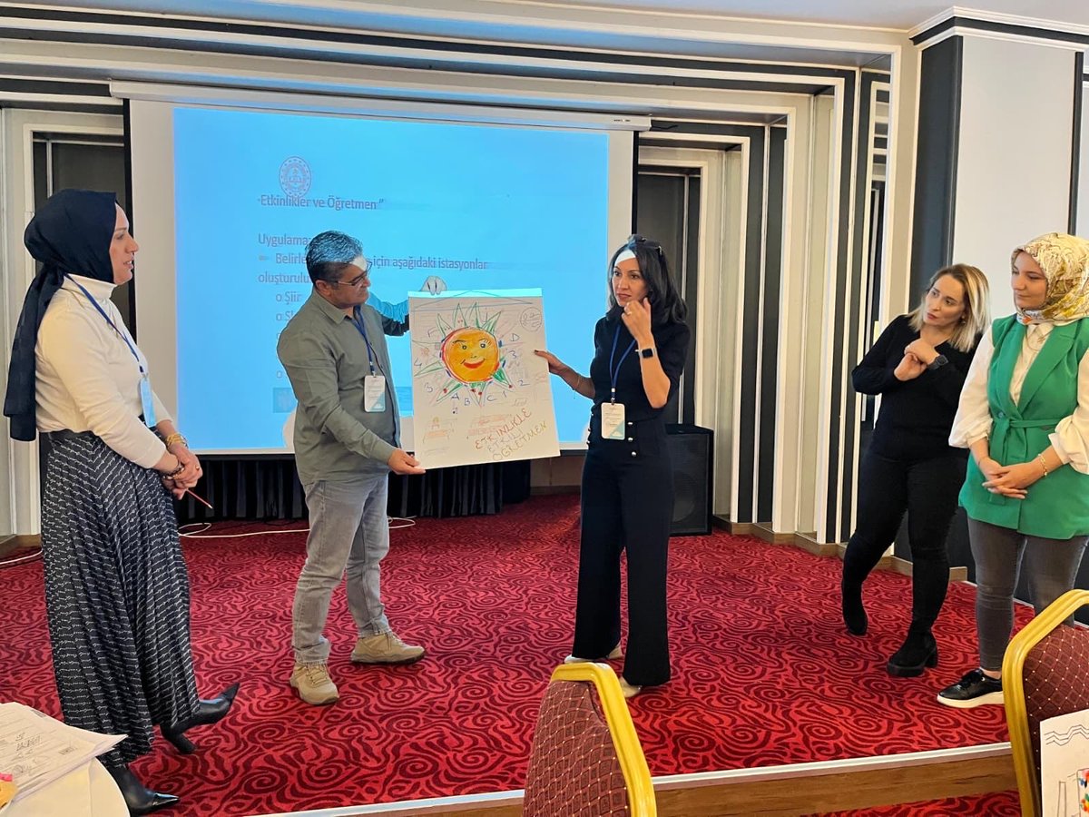 mebodsgm's tweet photo. 🔊🔊🔊
İlkokullarda Biçimlendirici Değerlendirme Eğitici Eğitimi, 📆17-21 Kasım’da 
📍Ankara’da gerçekleştirildi. 249 öğretmenin yetiştiği projeyle, öğretmenlerin sınıf içi ölçme-değerlendirme becerileri güçlendirilmeye devam ediliyor.
Detaylar haberimizde⬇️
https://t.co/npt7RRfZq2
@tcmeb 
@Yusuf__Tekin 
@farukyelkenci 
@erdalkilinc27 
#MEB #ODSGM #Eğitim #EğiticiEğitimi