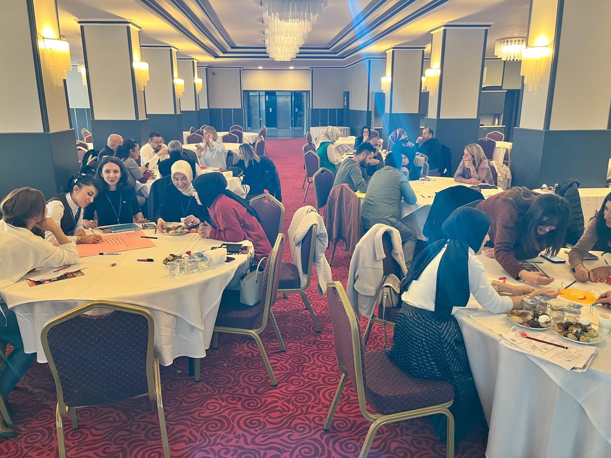 🔊🔊🔊
İlkokullarda Biçimlendirici Değerlendirme Eğitici Eğitimi, 📆17-21 Kasım’da 
📍Ankara’da gerçekleştirildi. 249 öğretmenin yetiştiği projeyle, öğretmenlerin sınıf içi ölçme-değerlendirme becerileri güçlendirilmeye devam ediliyor.
Detaylar haberimizde⬇️