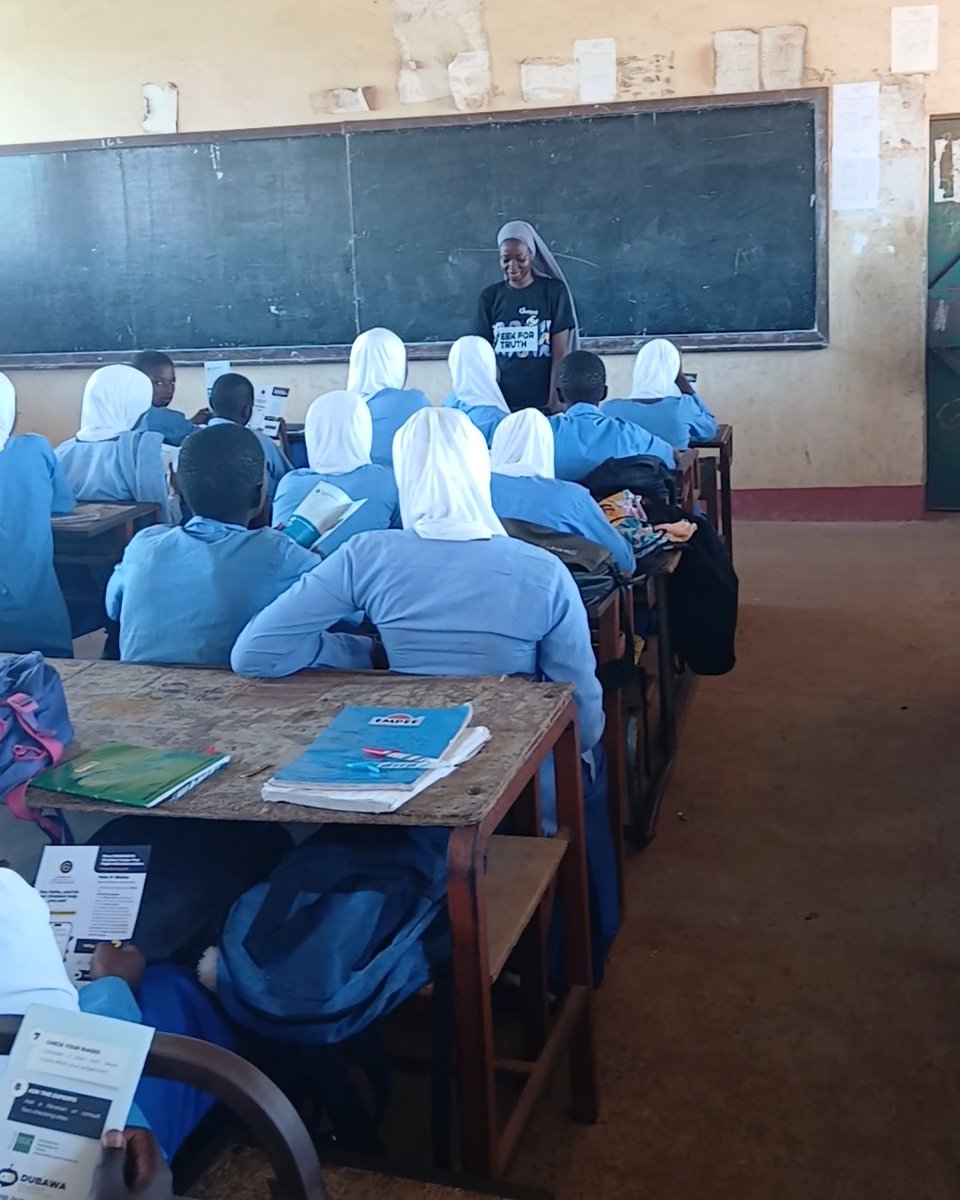 DubawaGM's tweet image. In recognition of #WeekForTruth2025, Mariama Fatty met with young people at the Kotu Quarry Mosque to break down simple habits that help people navigate misinformation.
#WeekForTruth #FactCheck