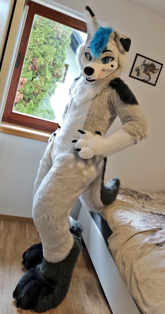 TARU Apparel 🔜 Furizon tweet media