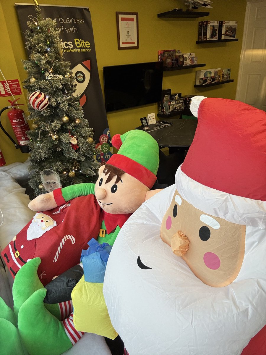 GraphicsBite's tweet photo. The gangs back together again! 🎅🏻🧝🏻🎄 #Christmas #GBHQ https://t.co/AGQnrwvukb