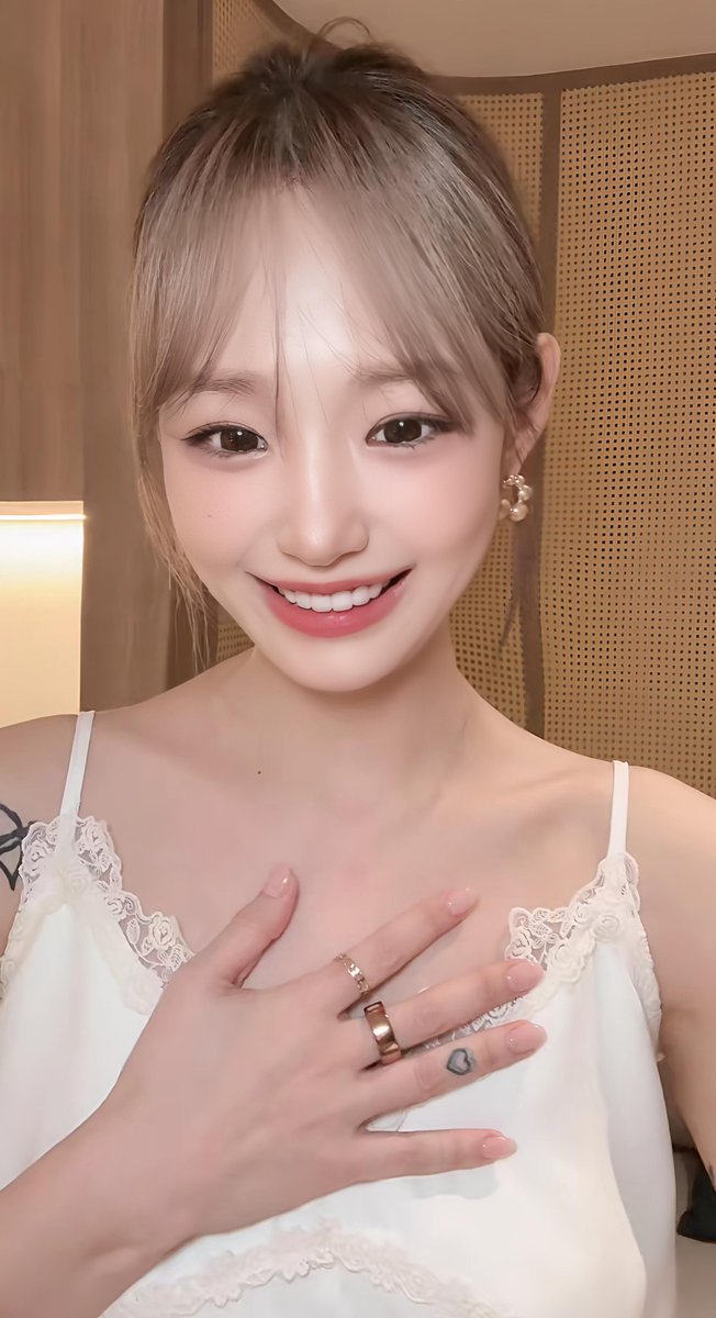 DayGFamily's tweet photo. สวยไม่ปราณีใคร สวยช็อคตายไปเลยยยยย สวยซะใจโว้ยยยย #Jigamin지가민 https://t.co/ot8XNmLCe9
