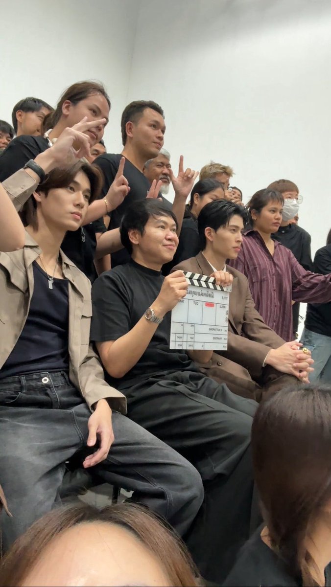 pondphuwin with whole cast ✌️❤️

 #MeAndTheeSeriesLastQ
#ปอนด์ภูวินทร์