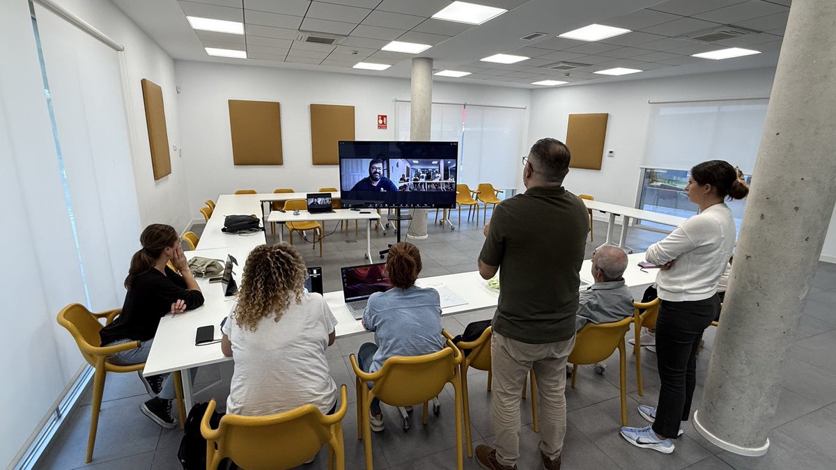 Ha finalizado con gran satisfacción el Taller de Competencias Predigitales en Almería y ZOOM , desarrollado en 6 sesiones intensivas para reforzar las habilidades digitales de las personas sordas.
En Cádiz <a href="/ALBOR_Cadiz/">ALBOR</a>   realizamos también una acción puntual, que confirmó la