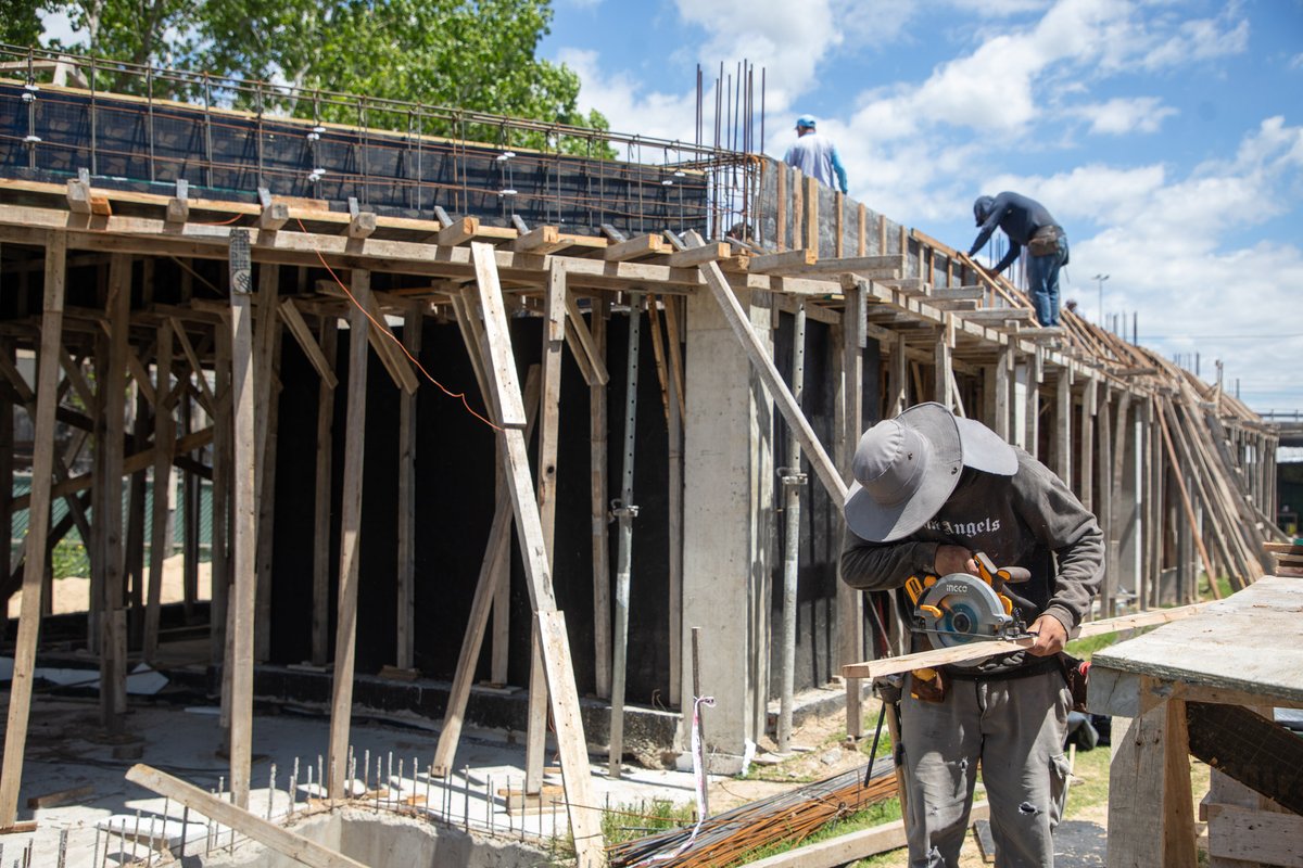 jjosemussi's tweet image. La construcción del Centro Cívico Municipal de El Pato sigue en marcha y cada avance nos acerca más a un espacio que fortalecerá la presencia del Estado en la zona para que los vecinos y vecinas realicen trámites. ✅ Inversión municipal. #Berazategui #BerazateguiCorazónDeZonaSur