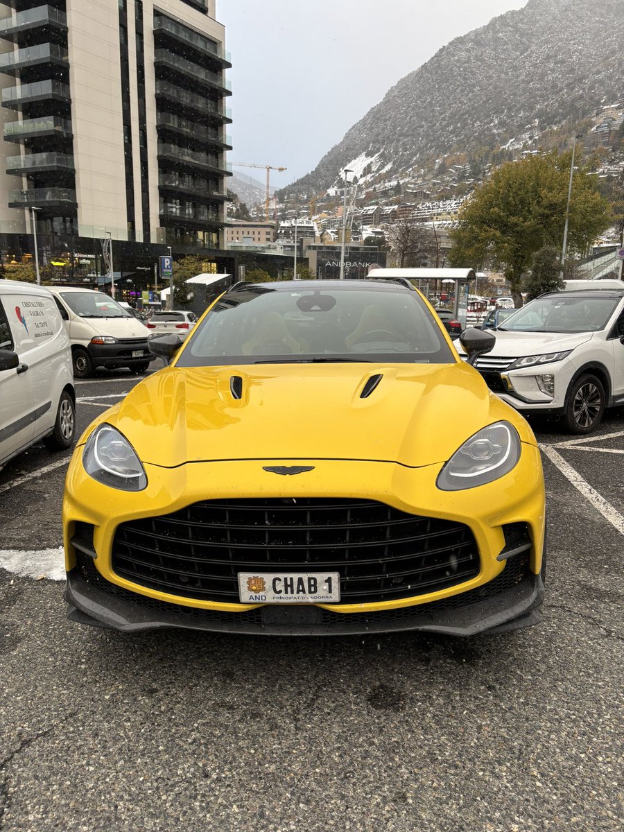 nocontextCDCS's tweet image. Chabelita ha venido con el coche