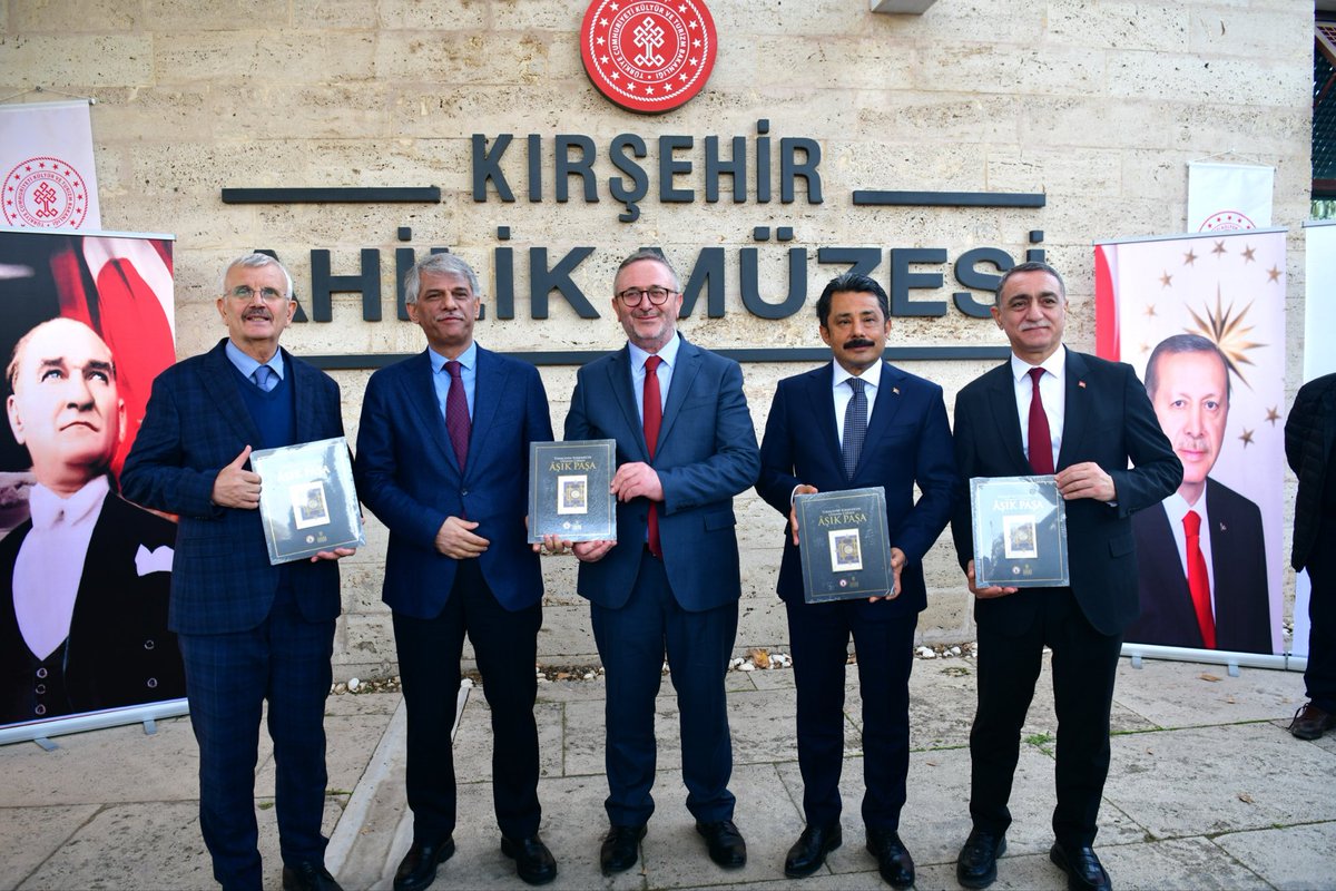 DemiryurekSefa's tweet image. 📍Kırşehir Ahilik Müzesi
📜Âşık Paşa Yazma Eser Sergisi

🪶Anadolu’da Türk diline yön veren gönül erlerinden mutasavvıf-şair Âşık Paşa’nın eserlerini bir araya getiren Âşık Paşa Yazma Eser Sergisi&apos;nin açılışını Kültür ve Turizm Bakan Yardımcımız Sn. Nadir Alpaslan, TÜYEK…