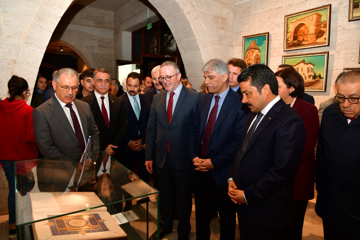 DemiryurekSefa's tweet image. 📍Kırşehir Ahilik Müzesi
📜Âşık Paşa Yazma Eser Sergisi

🪶Anadolu’da Türk diline yön veren gönül erlerinden mutasavvıf-şair Âşık Paşa’nın eserlerini bir araya getiren Âşık Paşa Yazma Eser Sergisi&apos;nin açılışını Kültür ve Turizm Bakan Yardımcımız Sn. Nadir Alpaslan, TÜYEK…