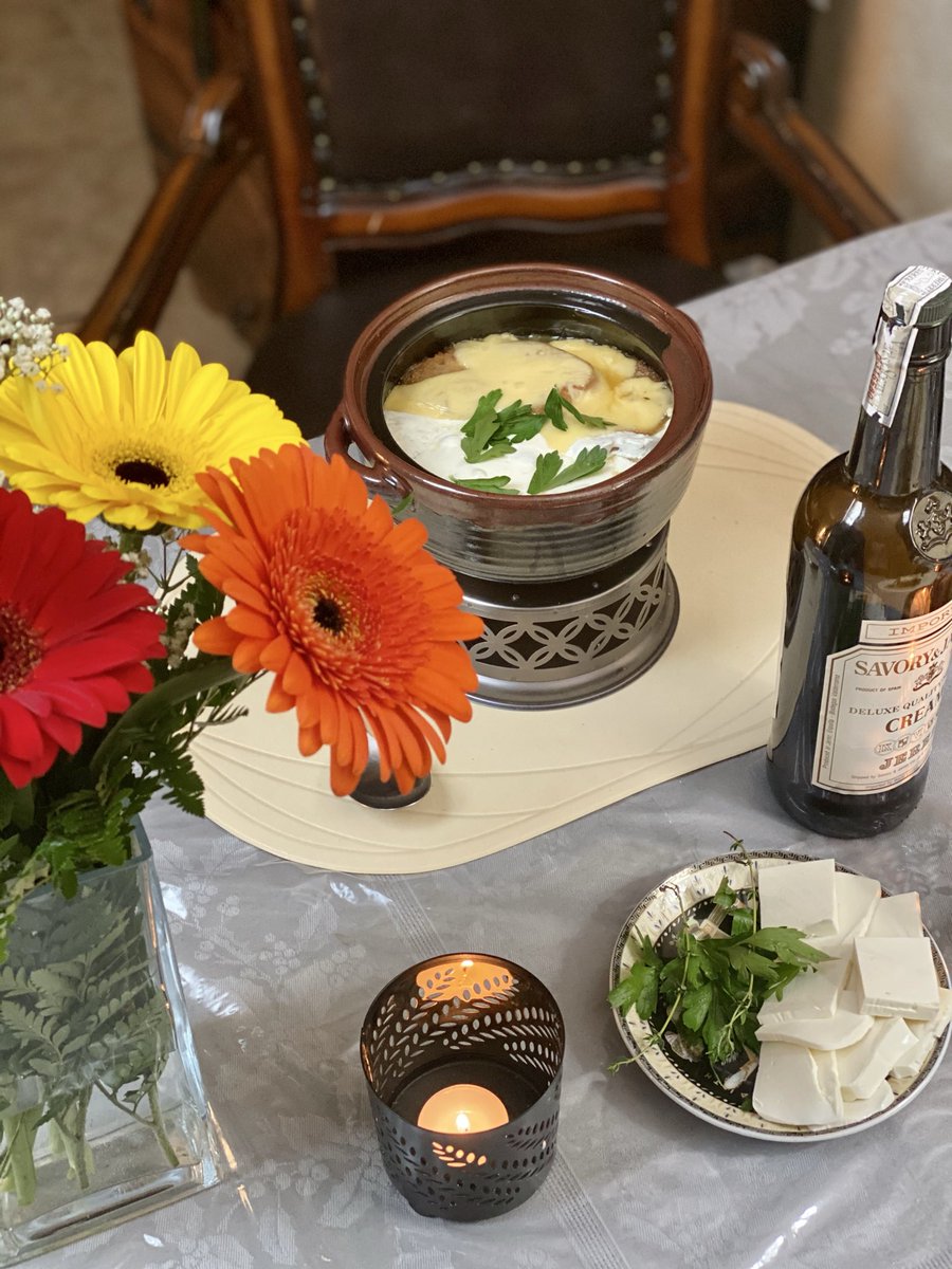 Starwalker2025's tweet image. Bon Appetit. #frenchonionsoup #french #class #food #photography #cheese #lunch