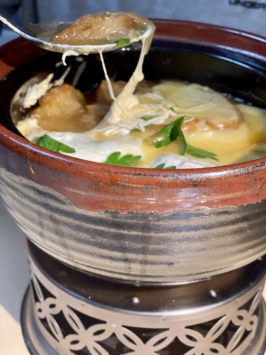 Starwalker2025's tweet image. Bon Appetit. #frenchonionsoup #french #class #food #photography #cheese #lunch