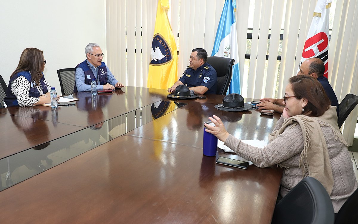 🚗✨ PROVIAL y la PDH refuerzan la coordinación de operativos viales y campañas preventivas para estas fiestas.

Supervisión de transporte, respeto a límites de velocidad y conducción responsable para proteger a las familias guatemaltecas.

Somos PROVIAL, Proteger y Servir.