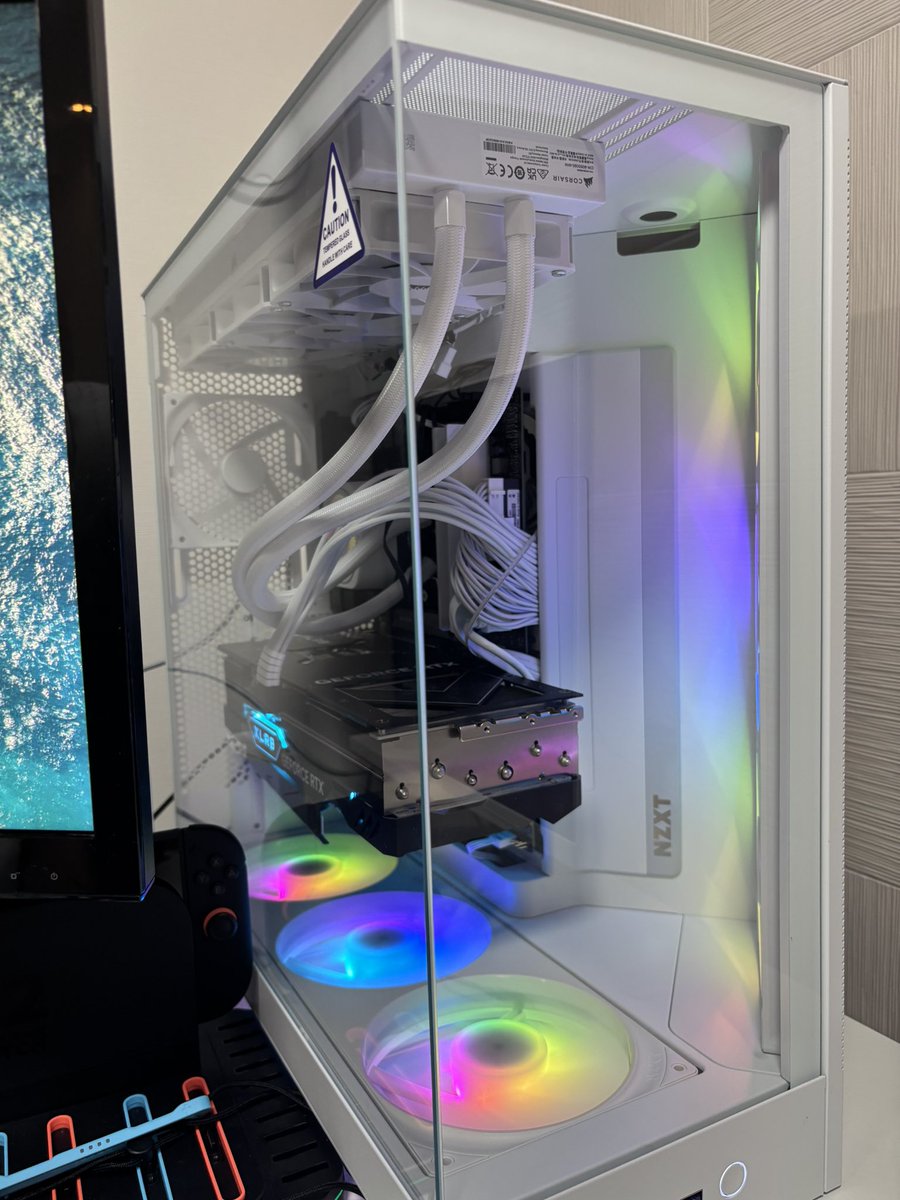i3buu's tweet photo. 初自作PCよき https://t.co/OKTkdKeXw5