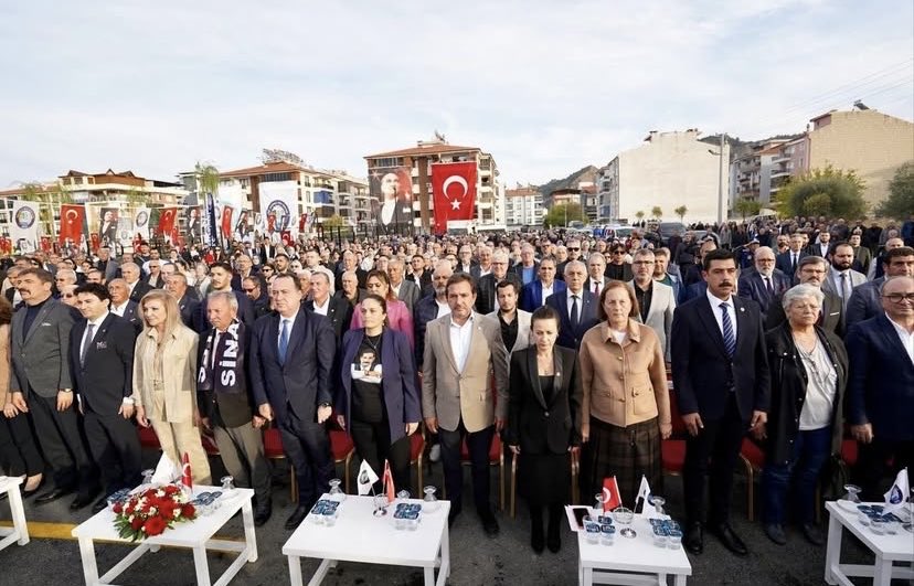 ilksenuludag's tweet image. Milletvekilimiz Selma Aliye Kavaf, Büyükşehir Belediye Başkanımız Besim Dutlulu, Köprübaşı Belediye Başkanımız Fatih Taşlı ve Kula Belediye Başkanımız Hikmet Dönmez ile birlikte Salihli Belediyesi tarafından yapılan Doç. Dr. Sinan Ateş Adalet Parkı’nın açılış törenine katıldık.…