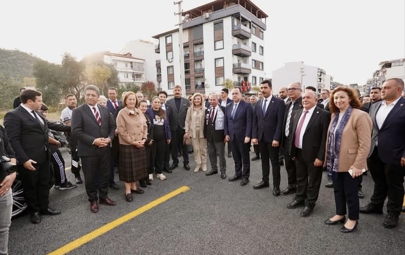 ilksenuludag's tweet image. Milletvekilimiz Selma Aliye Kavaf, Büyükşehir Belediye Başkanımız Besim Dutlulu, Köprübaşı Belediye Başkanımız Fatih Taşlı ve Kula Belediye Başkanımız Hikmet Dönmez ile birlikte Salihli Belediyesi tarafından yapılan Doç. Dr. Sinan Ateş Adalet Parkı’nın açılış törenine katıldık.…